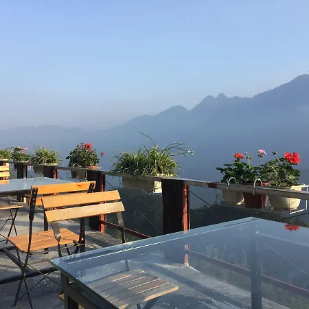 Fansipan Terrace Cafe And Homestay Sa Pa Exterior photo